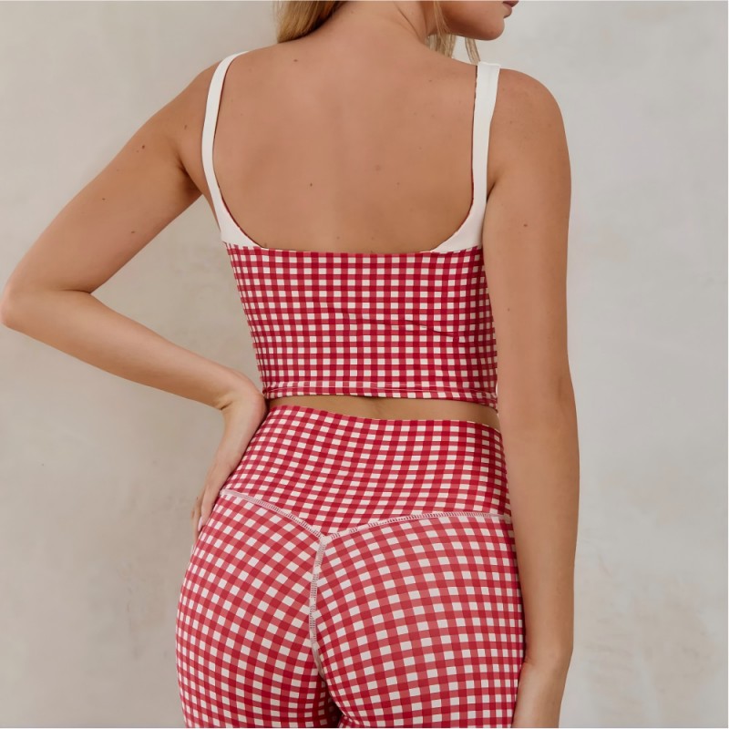 Checkered yoga set sample reviewed by custom yoga wear manufacturer